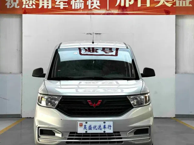 Wuling Hongguang V — Фото автомобиля 2