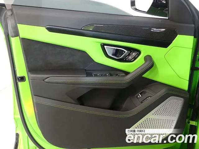 Lamborghini Urus — Фото автомобиля 10