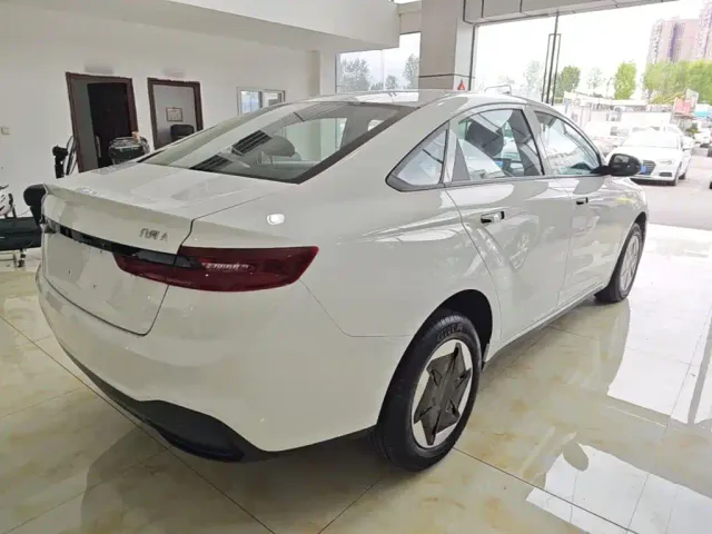 Geely Geometry A — Фото автомобиля 6
