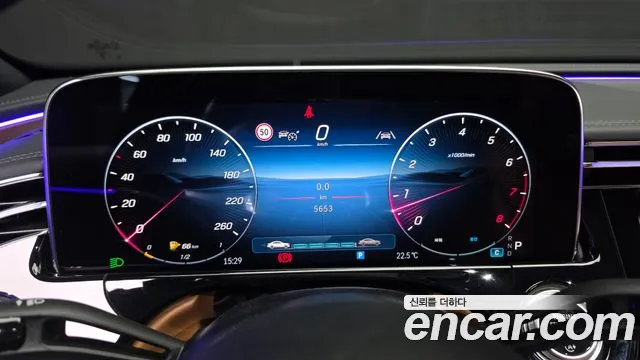 Mercedes-Benz E-Class — Фото автомобиля 11