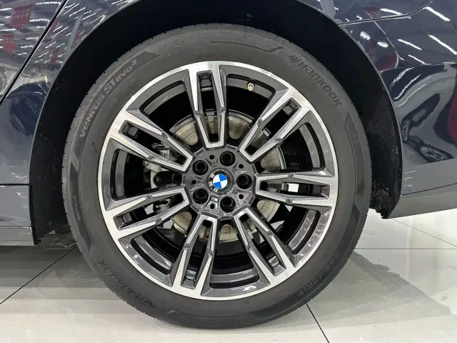 BMW 5 Series — Фото автомобиля 23