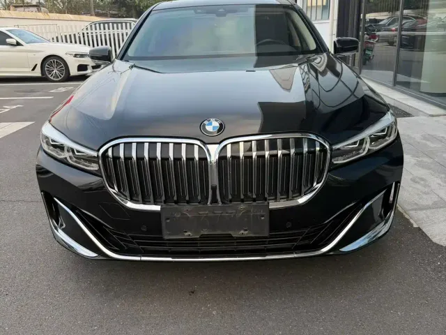 Фотография автомобиля — BMW 7 Series