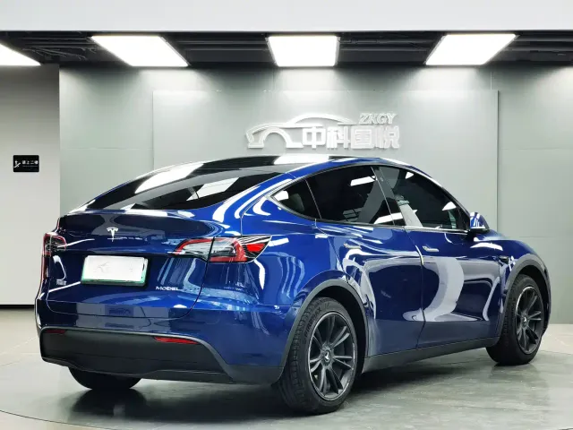 Tesla Model Y — Фото автомобиля 3