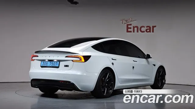 Tesla Model 3 — Фото автомобиля 2