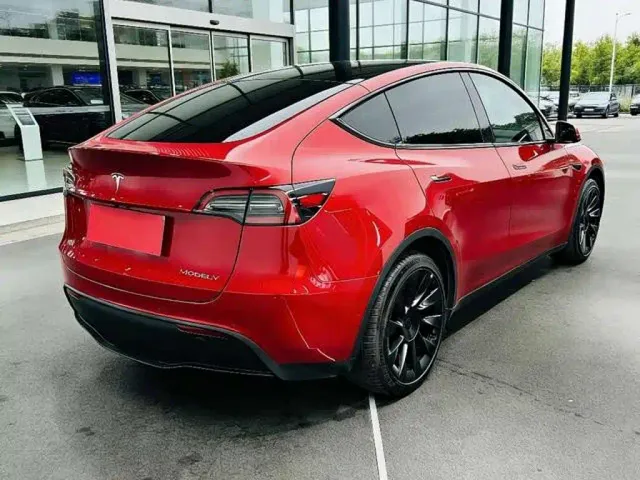 Tesla Model Y — Фото автомобиля 6