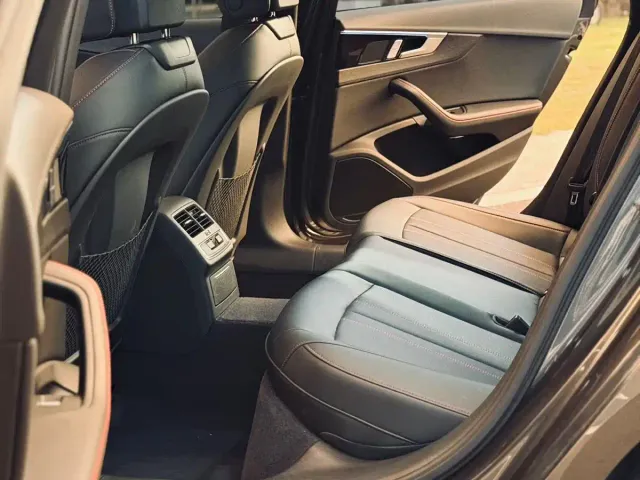 Audi A4L — Фото автомобиля 9