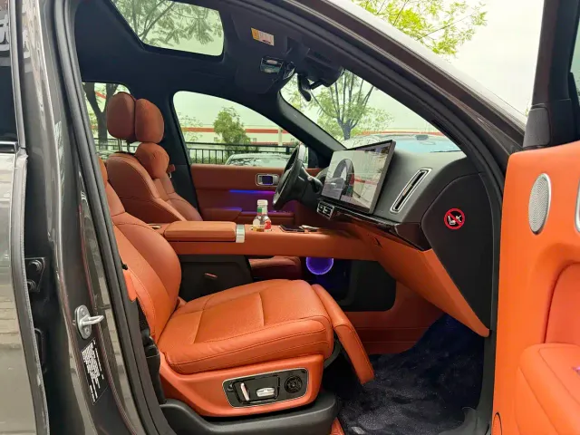 Li Auto L8 — Фото автомобиля 10