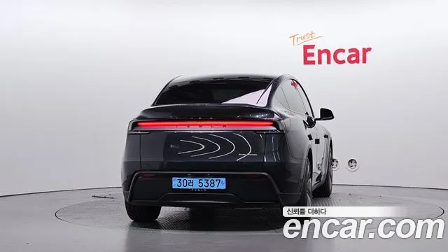 Tesla Model Y — Фото автомобиля 4