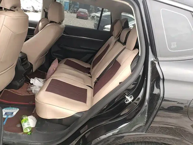Roewe RX5 Max — Фото автомобиля 16