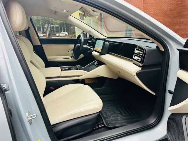 BYD Qin L — Фото автомобиля 17