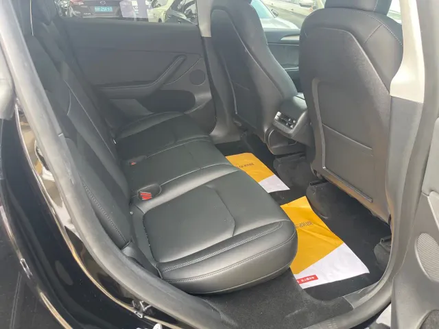 Tesla Model Y — Фото автомобиля 11