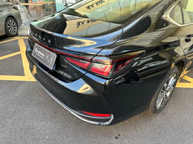 Lexus ES — Фото автомобиля 24