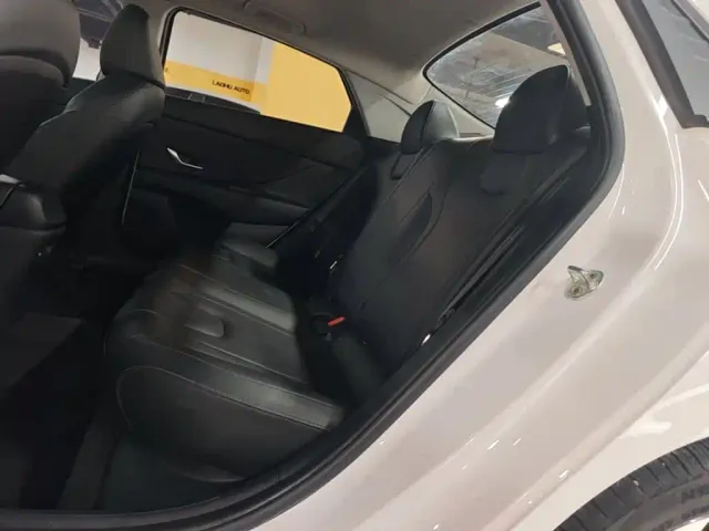 Hyundai Elantra — Фото автомобиля 16