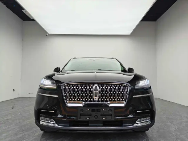 Lincoln Aviator — Фото автомобиля 2