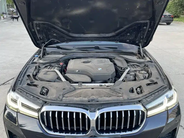 BMW 5 Series — Фото автомобиля 9