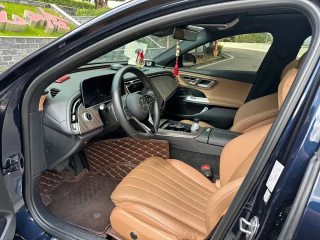 Mercedes-Benz E-Class — Фото автомобиля 3