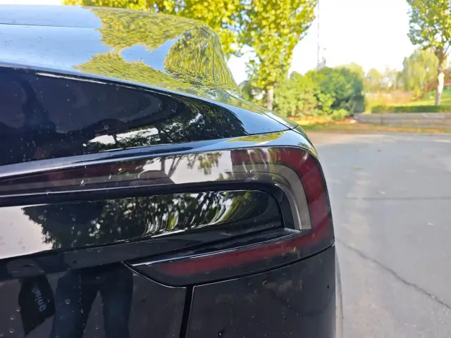 Tesla Model 3 — Фото автомобиля 12