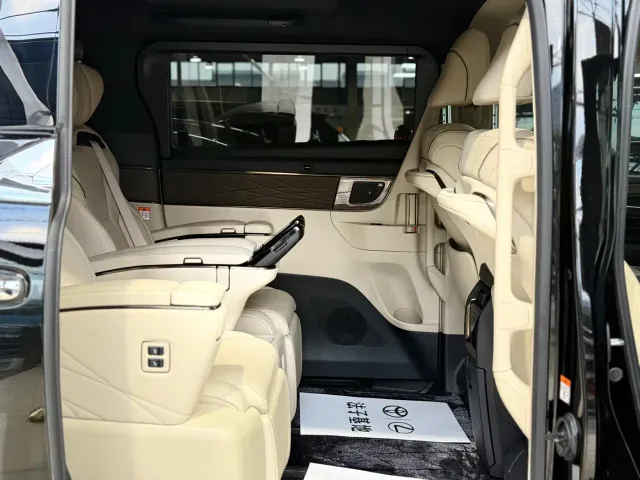 Toyota Alphard — Фото автомобиля 13