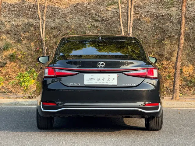Lexus ES — Фото автомобиля 8