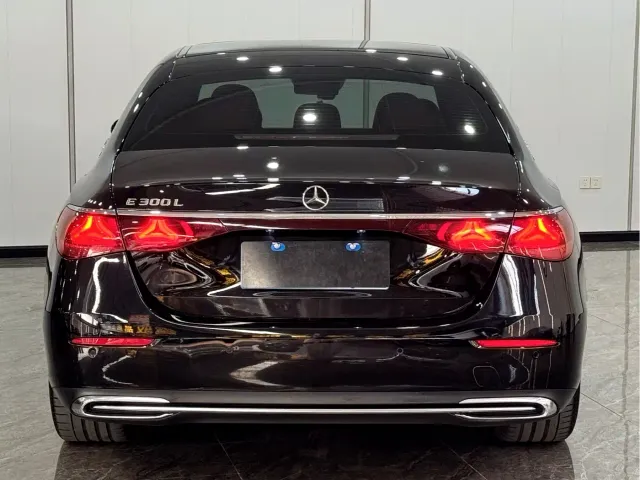 Mercedes-Benz E-Class — Фото автомобиля 6
