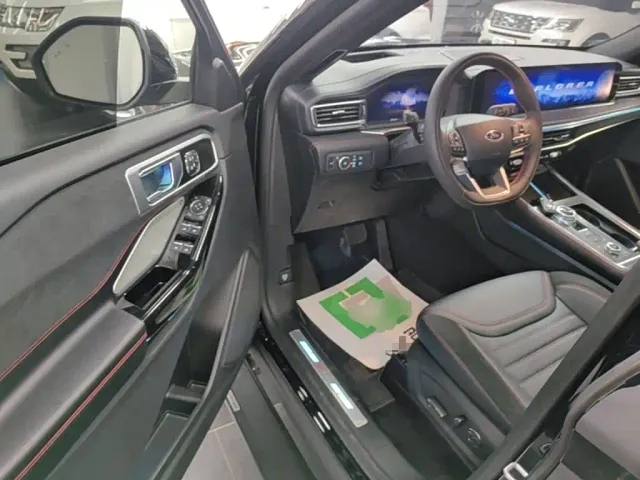 Ford Explorer — Фото автомобиля 15