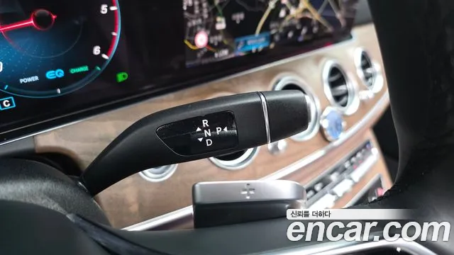 Mercedes-Benz E-Class — Фото автомобиля 9