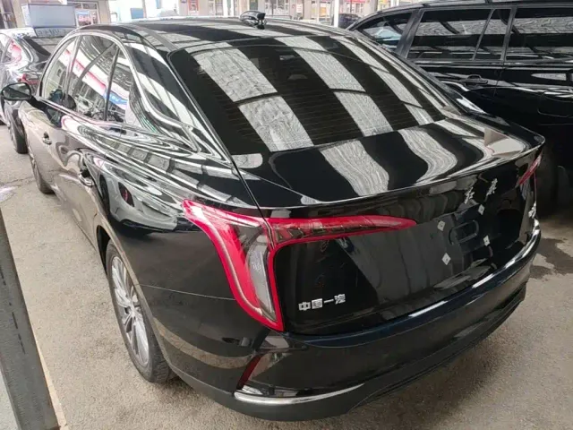 Hongqi E-QM5 — Фото автомобиля 4