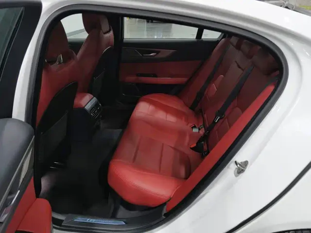 Jaguar XEL — Фото автомобиля 15