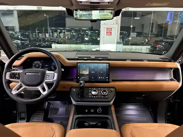 Land Rover Defender — Фото автомобиля 8
