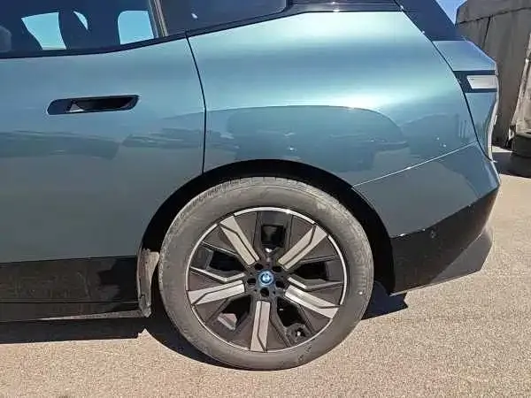 BMW iX — Фото автомобиля 6