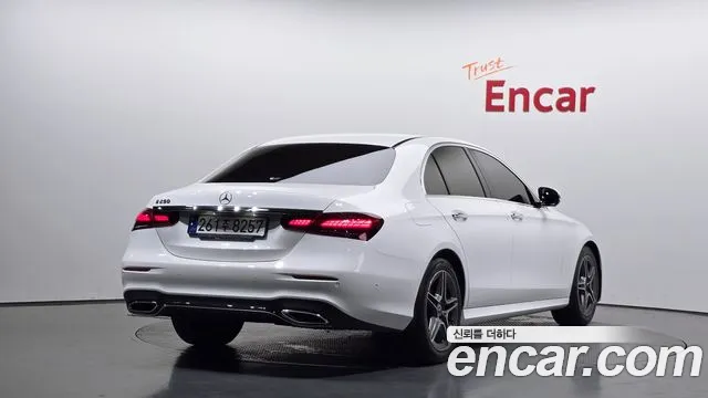 Mercedes-Benz E-Class — Фото автомобиля 2