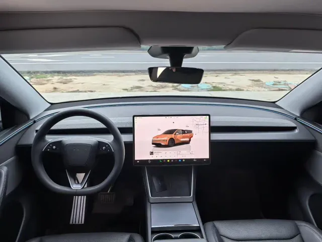 Tesla Model Y — Фото автомобиля 5