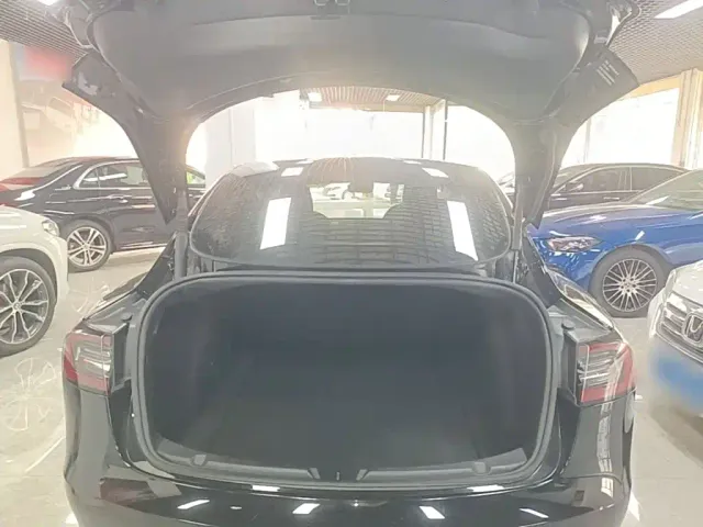 Tesla Model 3 — Фото автомобиля 18