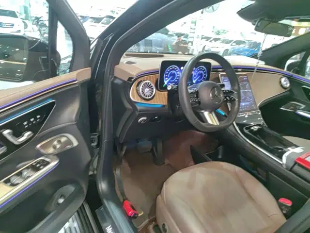 Mercedes-Benz EQE SUV — Фото автомобиля 15