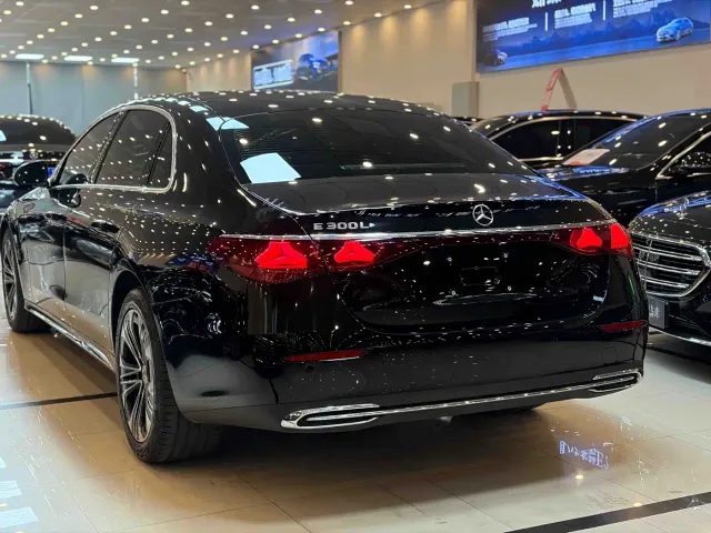 Mercedes-Benz E-Class — Фото автомобиля 5