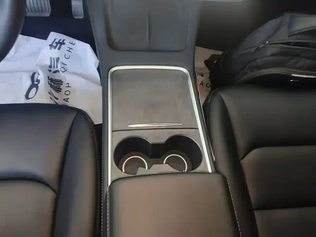 Tesla Model 3 — Фото автомобиля 13