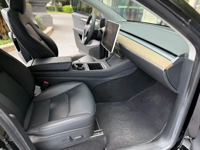 Tesla Model Y — Фото автомобиля 6