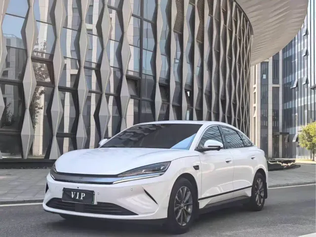Фотография автомобиля — BYD Qin L