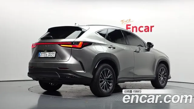 Lexus NX — Фото автомобиля 2