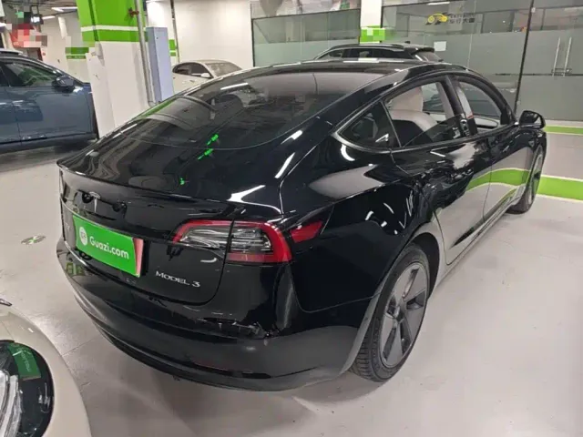 Tesla Model 3 — Фото автомобиля 6