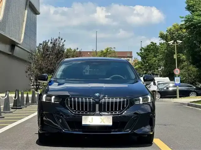 BMW 5 Series — Фото автомобиля 2