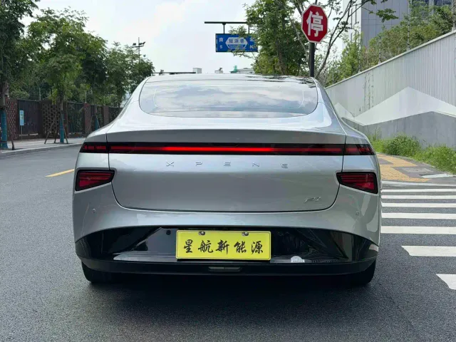 Xpeng P7 — Фото автомобиля 5