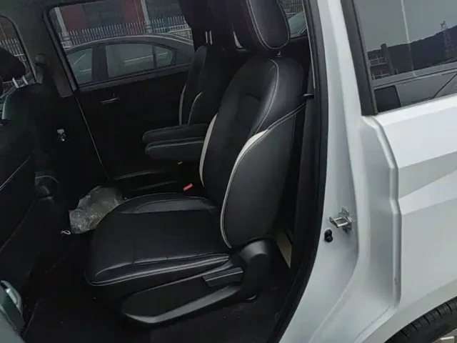 Wuling Hongguang Plus — Фото автомобиля 16