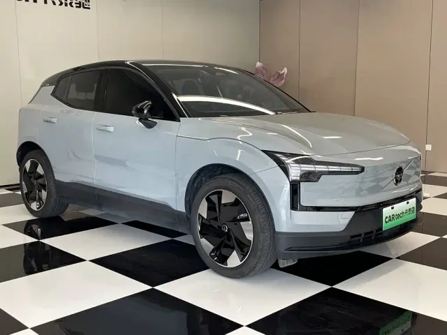 Volvo EX30 — Фото автомобиля 2