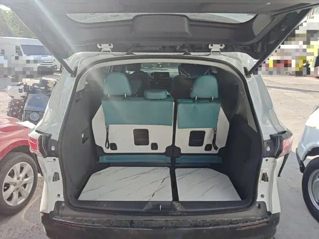 Toyota Sienna — Фото автомобиля 18