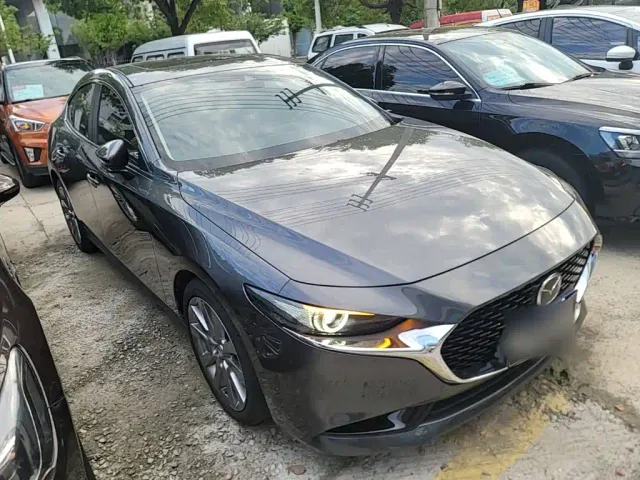 Mazda Axela — Фото автомобиля 3
