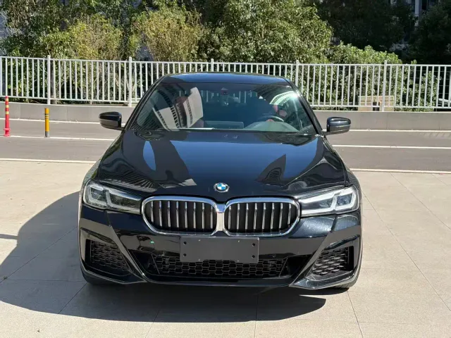 BMW 5 Series — Фото автомобиля 3