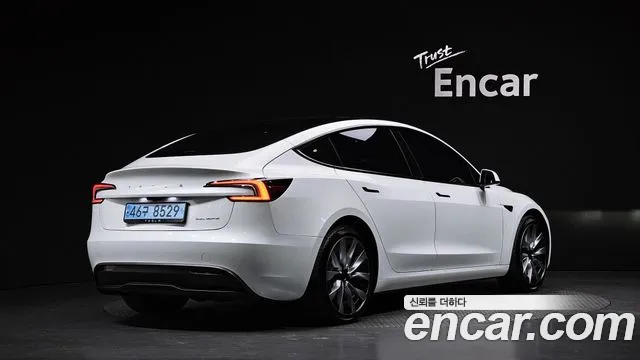 Tesla Model 3 — Фото автомобиля 2