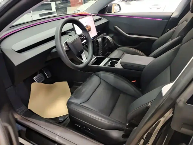 Tesla Model 3 — Фото автомобиля 14