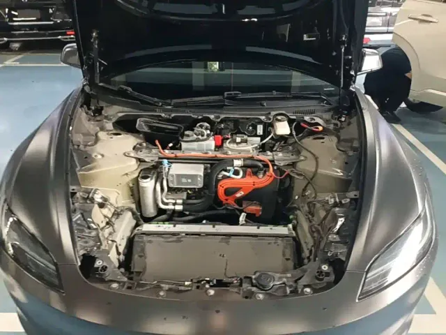 Tesla Model 3 — Фото автомобиля 19